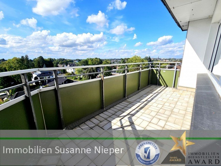 Balkon Solingen Etagenwohnung Die Wolken ber�hren und die Aussicht genie�en. Mit dem Aufzug ins 6.OG in Solingen H�hscheid