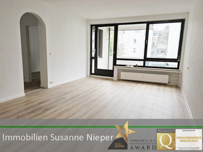 Wohnzimmer Gelsenkirchen Etagenwohnung Viel Platz im 1.OG - 4-Zimmerwohnung mit Balkon in Gelsenkirchen Scholven WE09
