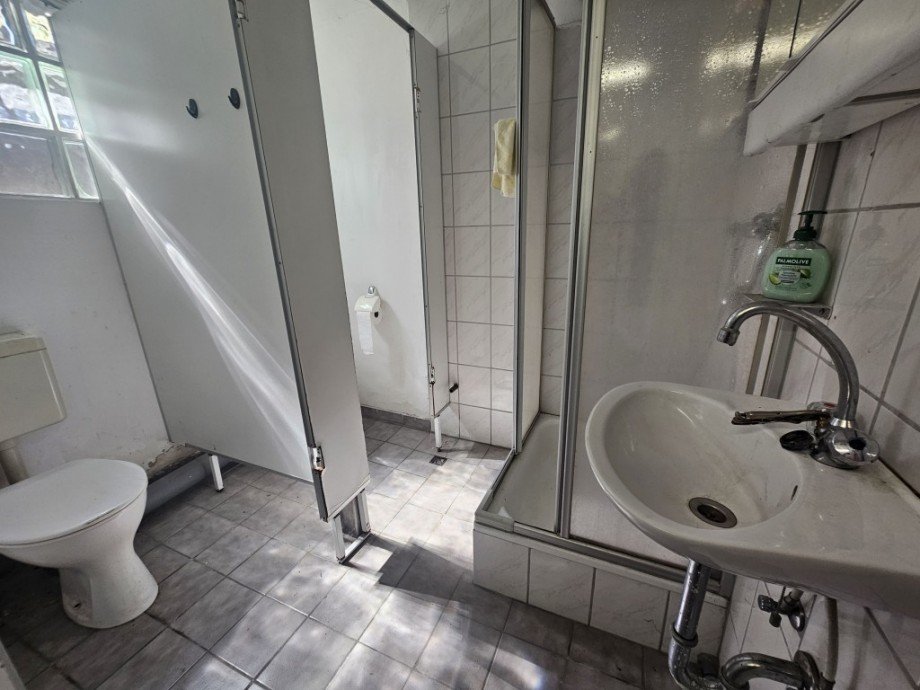 WC Betriebsgeb�ude Zweifamilienhaus Solingen