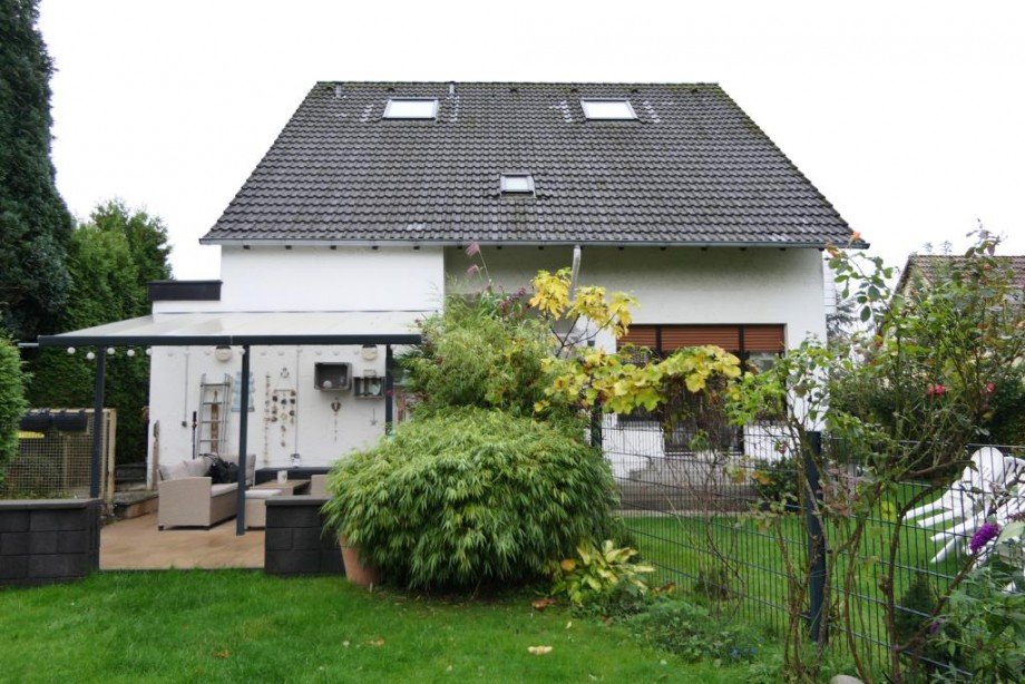 Hausansicht R�ckseite Zweifamilienhaus Solingen
