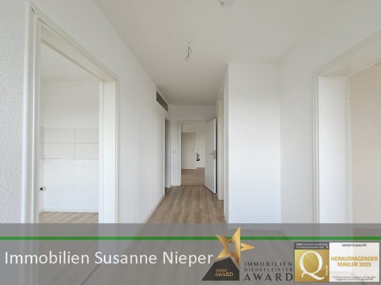 Diele Wuppertal Etagenwohnung Renovierte 82 m�. Mit Aufzug, Aussicht und Balkon in Wuppertal Vohwinkel - KB50WE28 6.OGreHi