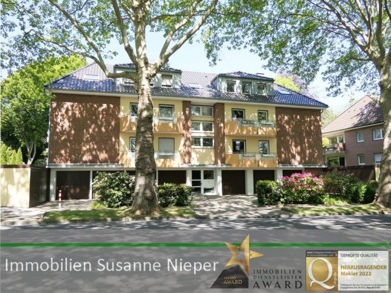Hausansicht Solingen Erdgeschosswohnung Einzugsfertig frisch gestylt mit neuem Bad, Balkon und Garage in Solingen-Wald