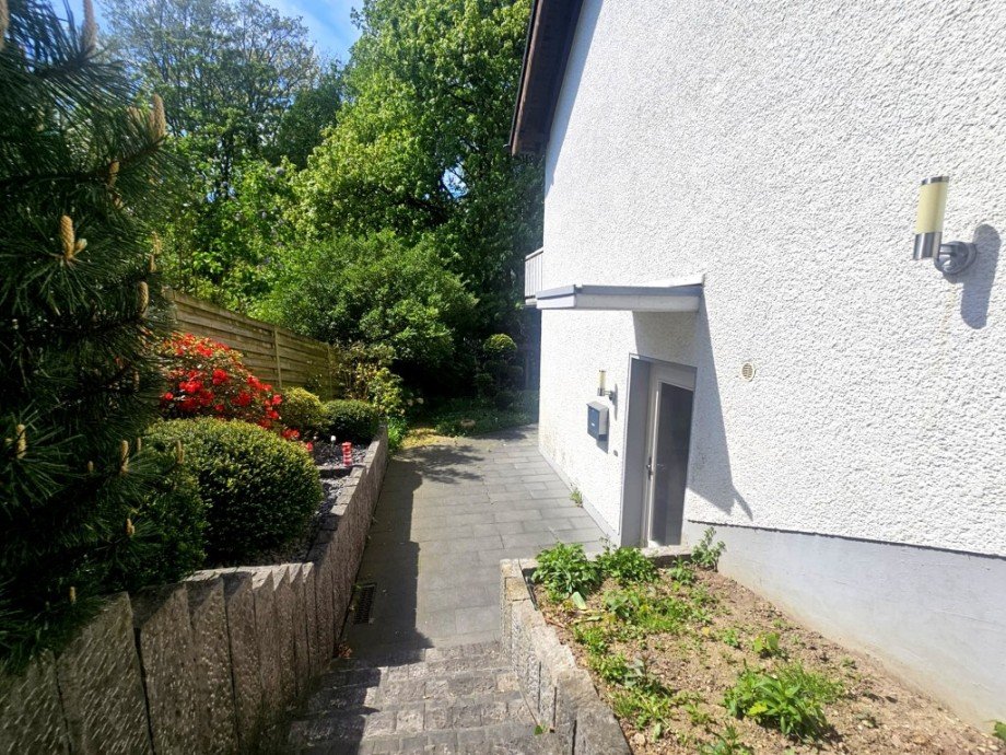 seitliche Hausansicht Einfamilienhaus Solingen