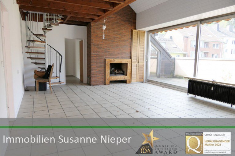 Wohnzimmer Wuppertal Dachgeschosswohnung XXL-Wohnung mit 4-5 Zimmer, Dachterrasse und Galerie in Wuppertal-Elberfeld WE14