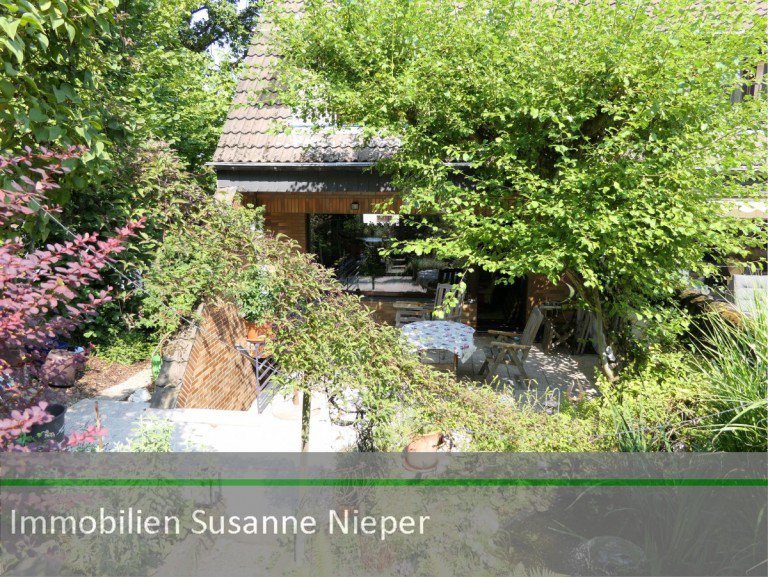 P1170277_2 Solingen Reiheneckhaus Toller Weitblick mit vertr�umten Garten - Split Level Home im Herzen von N�mmen