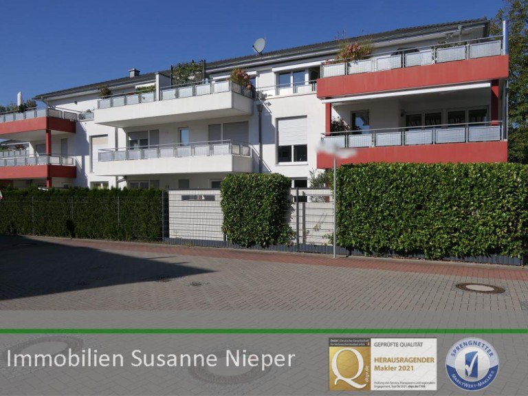 Au�enansicht Langenfeld Etagenwohnung Luxuri�se Eigentumswohnung mit dem Platz eines Einfamilienhauses in Langenfeld Immigrath