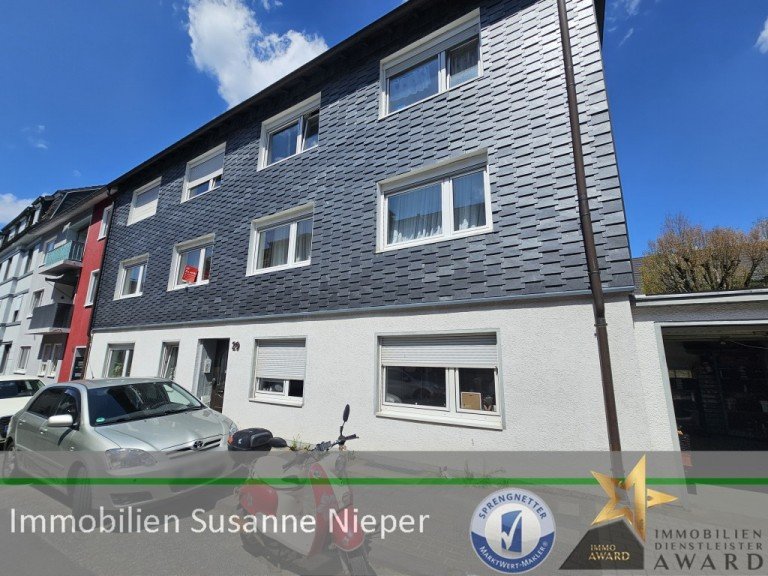 Hausansicht Remscheid Etagenwohnung Kapitalanlage mit Entwicklungspotenzial. 2 Wohnungen und 1 Garage in einer Liegenschaft
