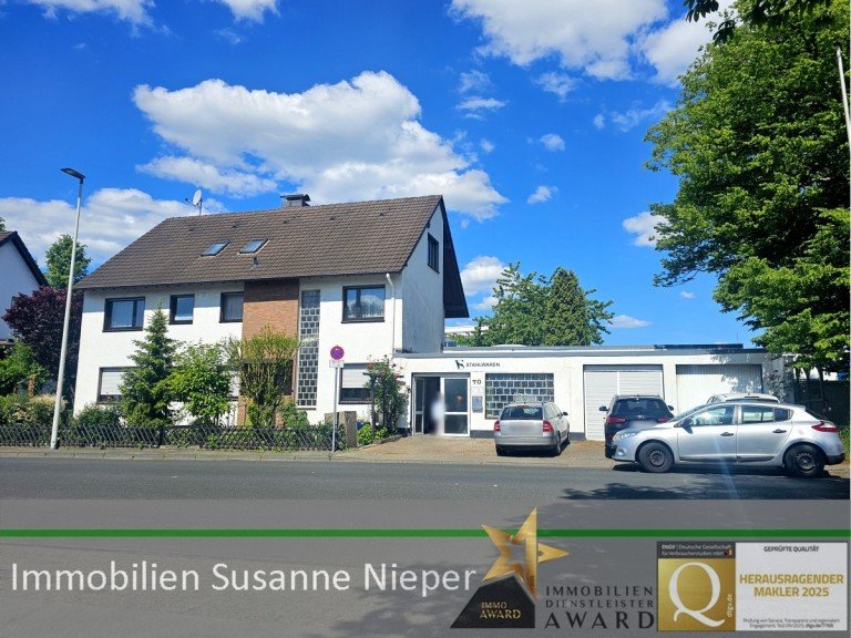 Hausansicht Solingen Zweifamilienhaus Vielf�ltige Nutzungsm�glichkeiten. Beziehbares 2-Familienhaus mit vermieteten Betriebsgeb�ude in Solingen Aufderh�he