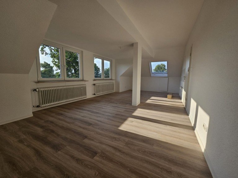 Wohn-/Essraum mit offener K�che Solingen Dachgeschosswohnung �ber den D�chern von Ohligs mit herrlichem Weitblick - Erstbezug nach Sanierung