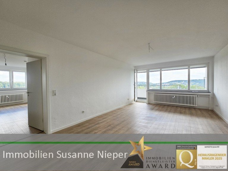 Wohnzimmer Wuppertal Etagenwohnung Hervorragende Aussicht. Renoviert mit Balkon in Wuppertal Vohwinkel - KB50WE31 7.OGliHi