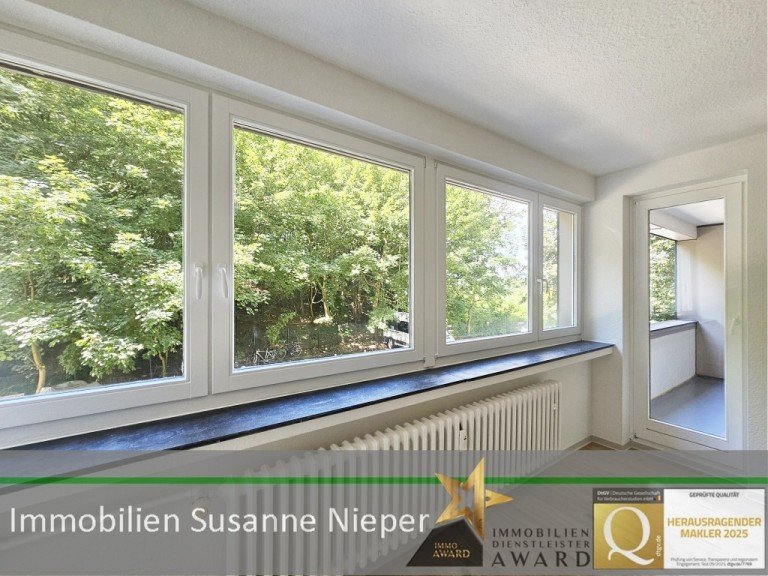 Wohnzimmer Wuppertal Etagenwohnung Stufenlos zur 3-Zimmerwohnung mit Balkon - Wuppertal Vohwinkel - KB50WE10 1.OGreVo