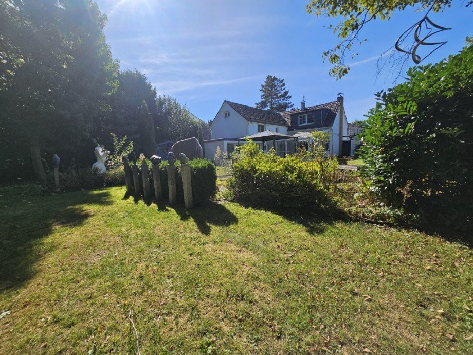 Haus- und Gartenansicht Einfamilienhaus Solingen