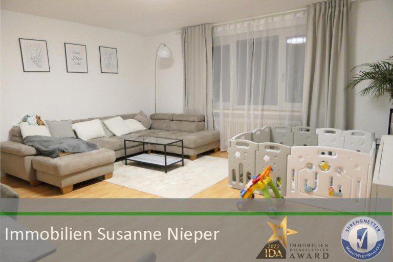 Wohnzimmer Solingen Etagenwohnung Gepflegtes, lichthelles Wohnambiente mit gro�em Balkon - WE03