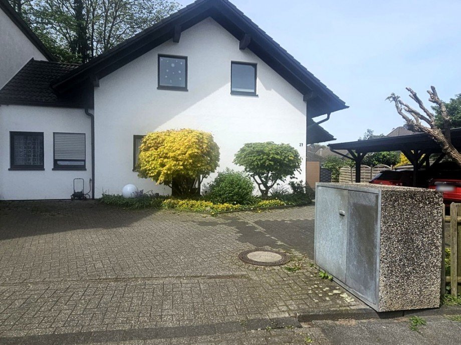 Hausansicht Dachgeschosswohnung Solingen
