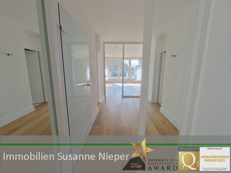 Eingangsbereich Solingen Etagenwohnung Exklusive Wohnqualit�t mitten in Ohligs. Mit Aufzug, Einbauk�che, Garage und Wallbox