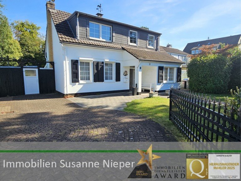 Hausansicht Solingen Einfamilienhaus Charmantes, freistehendes Einfamilienhaus mit Wintergarten und Atelier in Solingen Aufderh�he