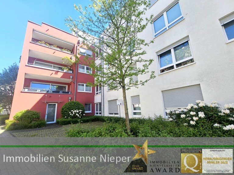 Hausansicht Solingen Etagenwohnung Wohnkomfort in den Hackhauser H�fen. Modern - gro�z�gig - lichthell