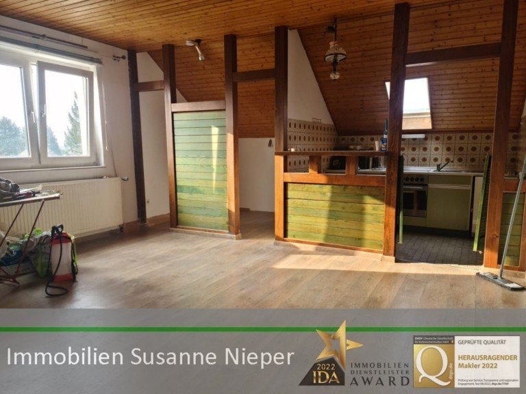 Wohn- und Schlafraum Solingen Dachgeschosswohnung Gem�tliche Single-Wohnung mit Einbauk�che in Solingen Merscheid