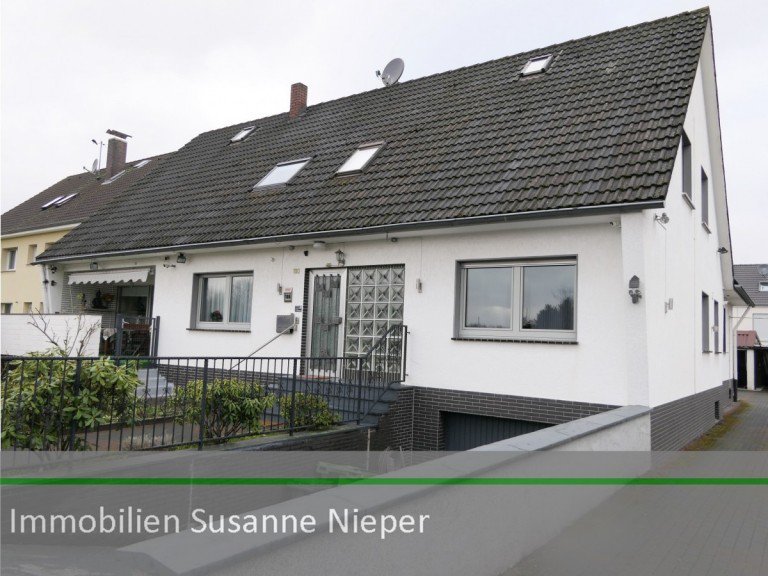 P1190518_2_2 Langenfeld Mehrfamilienhaus Gro�z�giges Anwesen mit Potenzial zum Wachstum auf 1055 m� in Langenfeld