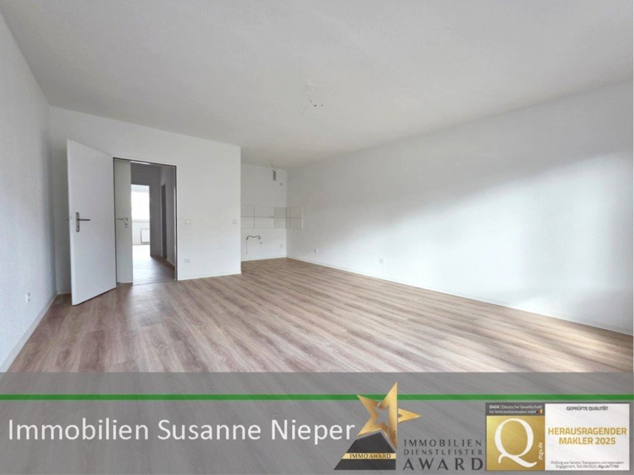 Wohnzimmer mit offener K�che Etagenwohnung Wuppertal