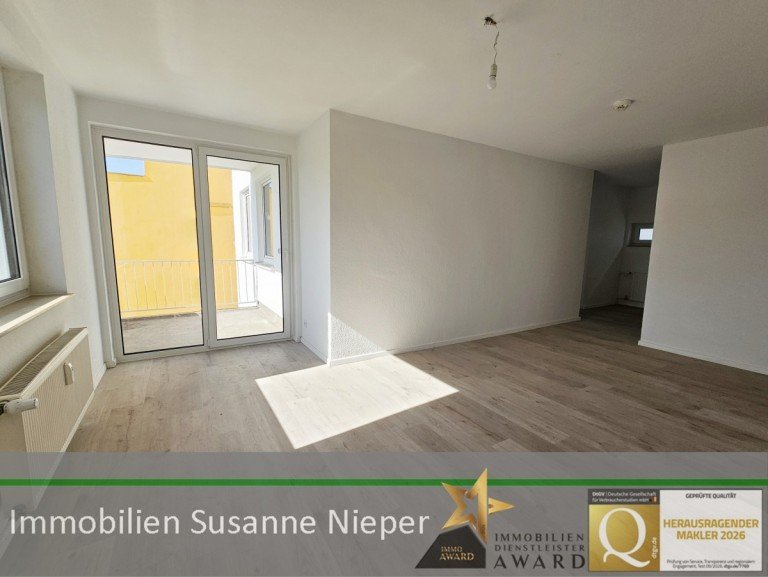 Wohnzimmer Gelsenkirchen Etagenwohnung Einziehen, wohlf�hlen + 2 Kaltmieten sparen! Sanierte 3-Zimmerwohnung mit Balkon und Aufzug - Gelsenkirchen Scholven WE11/2.OGvo