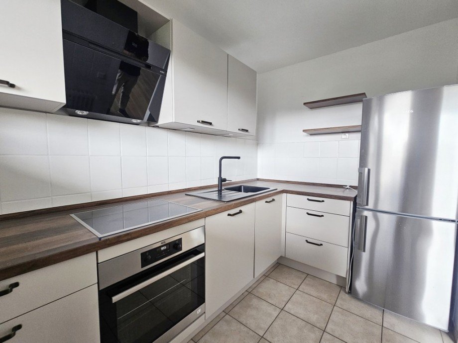 Lichthelle Erdgeschosswohnung mit XXL-Balkon und Einbauküche an der Stadtgrenze zu Haan und Hilden - Photo 3