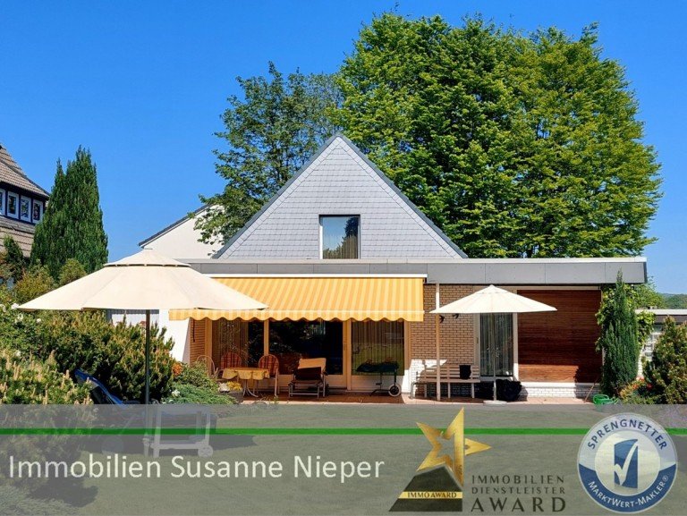 Hausansicht W�lfrath Einfamilienhaus Einfamilienhaus mit zwei Garagen und einer zus�tzlichen Bauparzelle mit Vorbescheid - W�lfrath-D�ssel