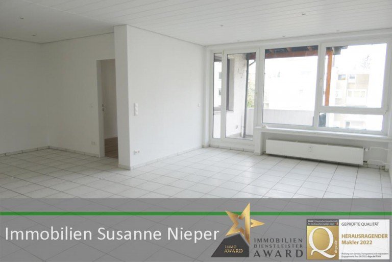 Wohnzimmer Gelsenkirchen Etagenwohnung Einzugsfertige 4-Zimmerwohnung mit 2 B�dern und Balkon - Gelsenkirchen WE13