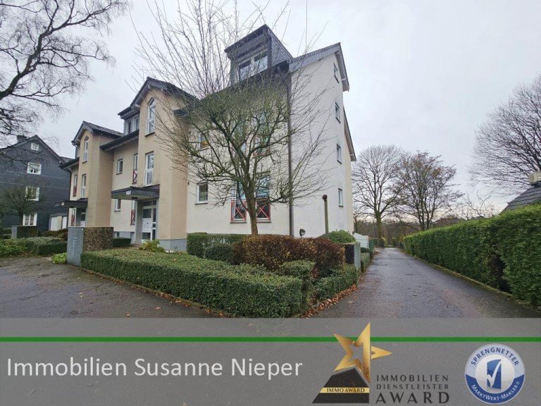 Hausansicht Solingen Etagenwohnung Einzugsbereite Traumwohnung mit Terrasse und Fernsicht in die Natur