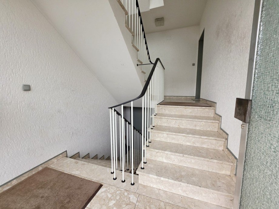 Hausflur Mehrfamilienhaus Hilden