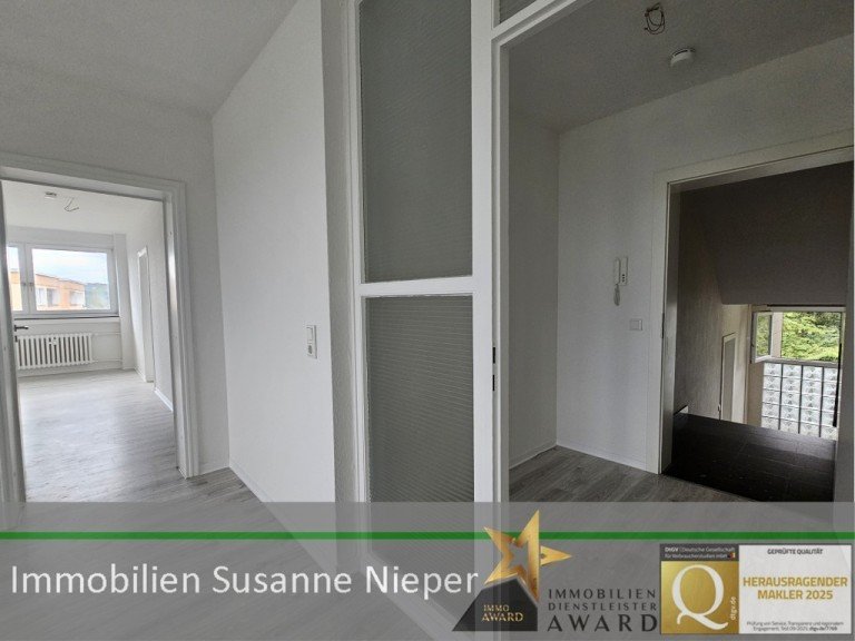 Eingangsbereich Wuppertal Etagenwohnung �ber den Wolken mit XXL-Balkon. Wuppertal Vohwinkel - KB40WE32 7.OGreHi