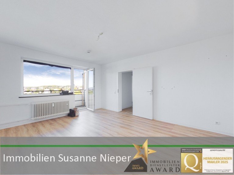 Wohnzimmer Wuppertal Etagenwohnung Ideal geschnittene 2-Raum-Wohnung mit Balkon und Weitblick in Wuppertal Langerfeld