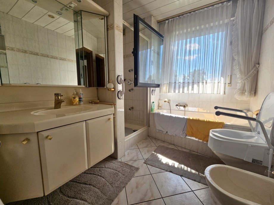 Badezimmer 1.OG Zweifamilienhaus Solingen