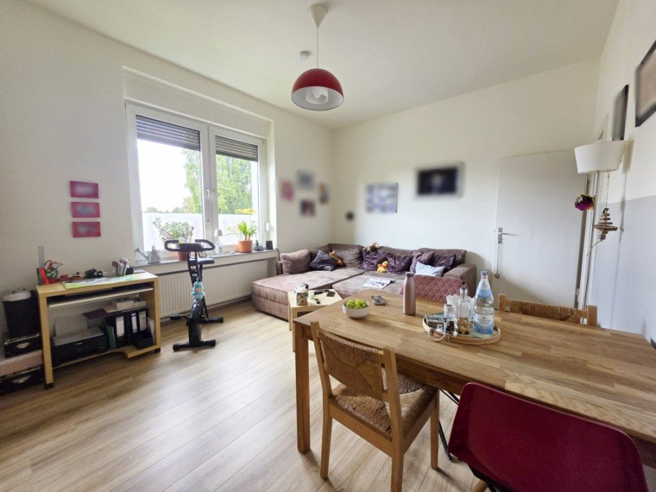 Wohnzimmer 1.OG Mehrfamilienhaus Solingen