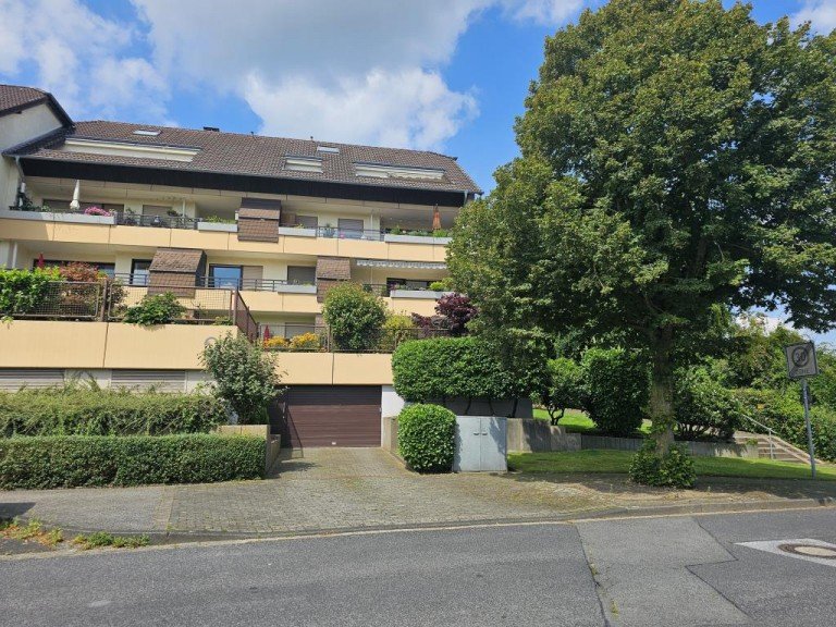Au�enansicht Leichlingen Dachgeschosswohnung Lichthelles Wohndomizil mit Ausbaureserve + XXL-Dachterrasse mit traumhaftem Ausblick in der Bl�tenstadt Leichlingen