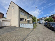 Hausansicht Gepflegtes 6-Familienhaus in Hilden. Attraktiver Wohnstandort zwischen Rheinland und Bergischem Land