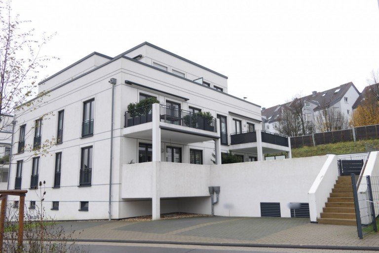 Hausansicht Solingen Penthousewohnung Attraktives Penthouse-Domizil im Bauhausstil mit Aufzug, Tiefgarage und Einbauk�che