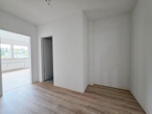 Diele Lichthell und renoviert mit Balkon in Wuppertal-Barmen - 4.OG App.23