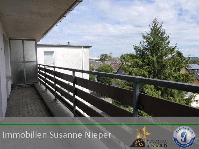 Balkon auf der R�ckseite Solingen Etagenwohnung Auf jeder Seite ein Balkon - Ihr Hund darf auch einziehen