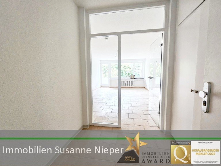 Eingangsbereich Wuppertal Etagenwohnung Hell und freundlich mit Aufzug und Balkon. Wuppertal Vohwinkel - KB50WE11 2.OGliHi