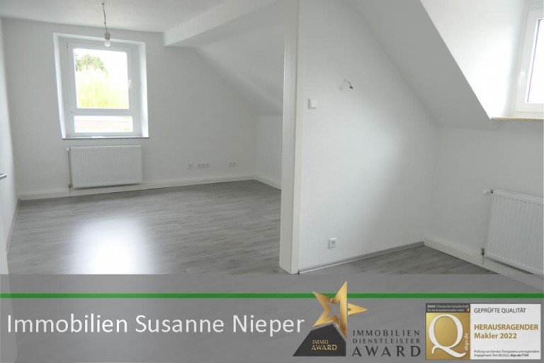 Wohnzimmer Solingen Dachgeschosswohnung Charmante Dachgeschosswohnung mit Gartennutzung - 1.Bezug nach Renovierung