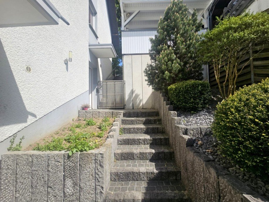 seitliche Hausansicht Einfamilienhaus Solingen