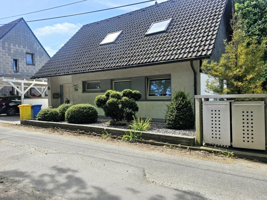 Hausansicht vorne Einfamilienhaus Solingen