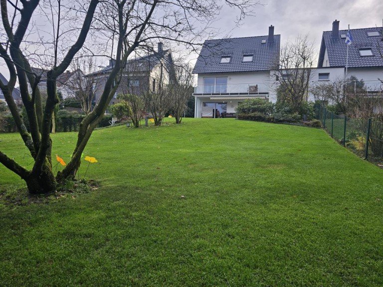 Gartenansicht Solingen Einfamilienhaus Gepflegtes Anwesen in repr�sentativem Wohnambiente in Solingen Wald