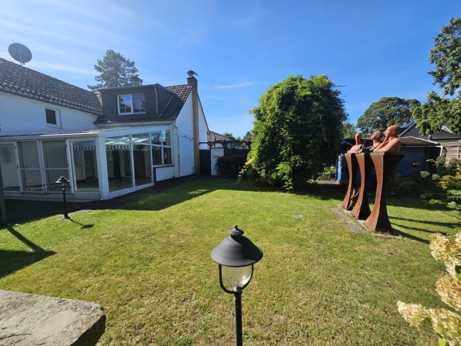 Haus und Gartenansicht Einfamilienhaus Solingen