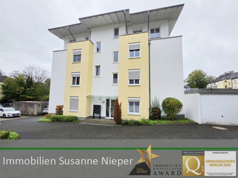 Hausansicht Solingen Etagenwohnung Alles was das Herz begehrt. Modernes Wohnen mit Dachterrasse, Aufzug und Garage