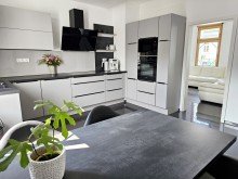 K�che Au�ergew�hnlich modern und bezaubernd sch�n - 4-Zimmer Maisonettewohnung mit eigenem Eingang und Einbauk�che