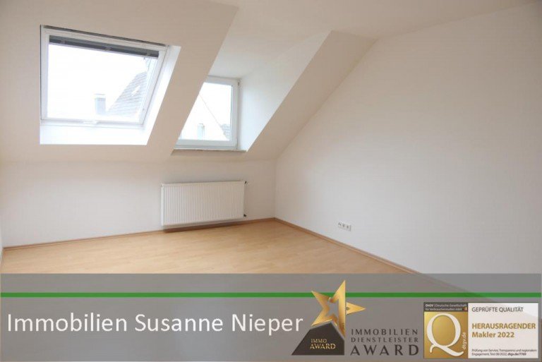 Wohnzimmer Solingen Dachgeschosswohnung Gem�tlich sch�ne Dachgeschosswohnung mitten in Solingen-Wald