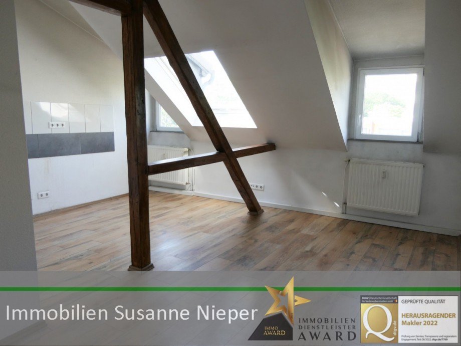 Wohn- und Schlafraum mit K�che Dachgeschosswohnung D�sseldorf