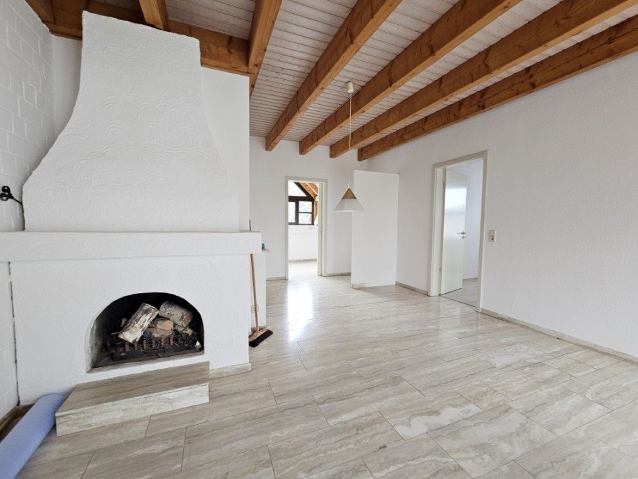 Wohnzimmer mit Kamin Dachgeschosswohnung Solingen